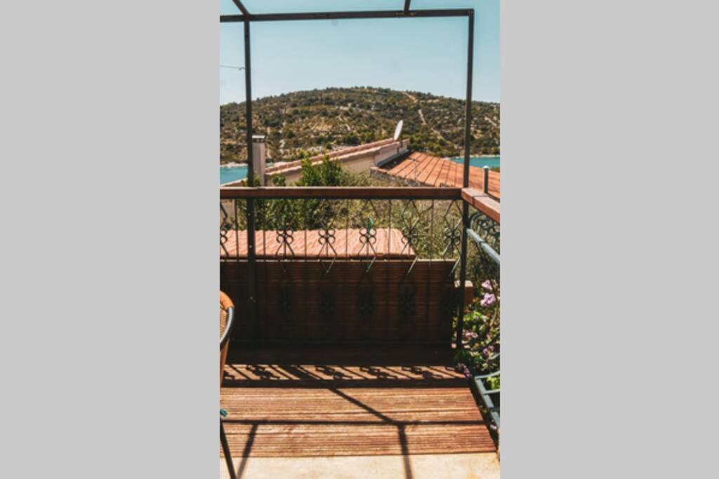 One Bedroom Apartment With Terrace And Seaview - B Sevid Exterior photo