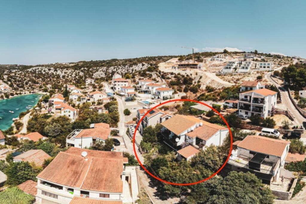 One Bedroom Apartment With Terrace And Seaview - B Sevid Exterior photo