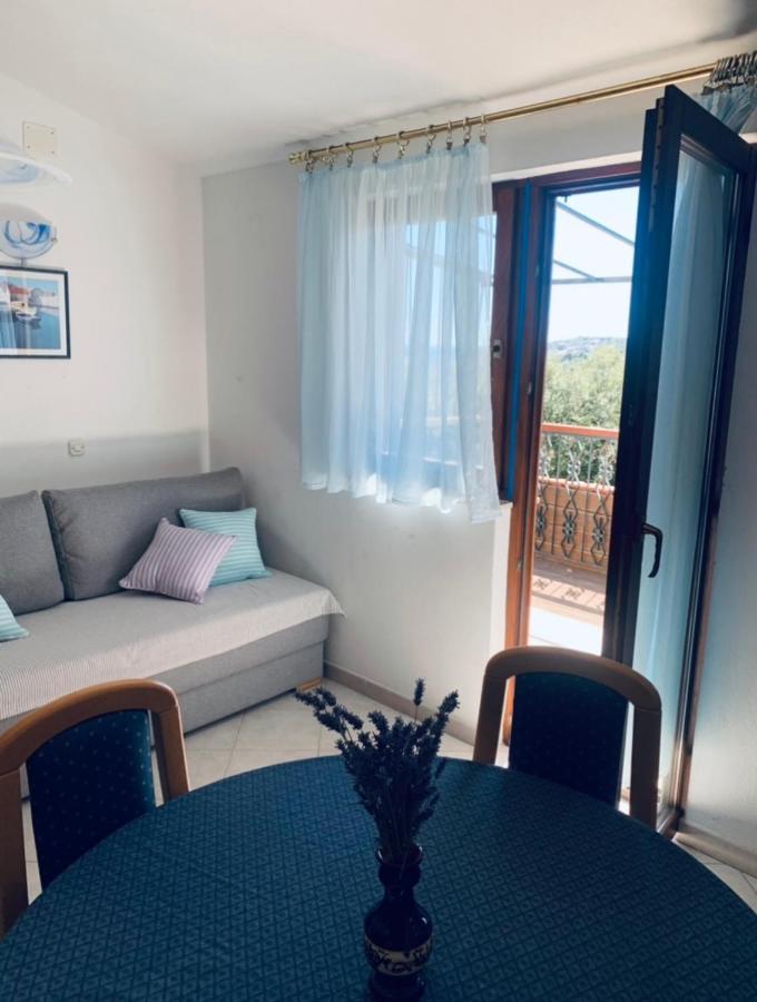 One Bedroom Apartment With Terrace And Seaview - B Sevid Exterior photo